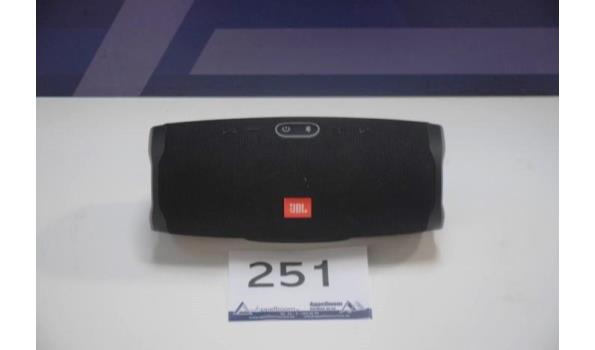 bluetooth speaker JBL Charge 4, zonder kabels, werking niet gekend